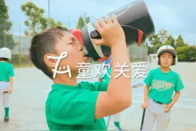 孩子运动后还在这样喝水？要小心了图片