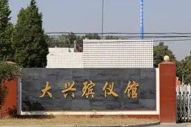 葬场搬尸工：不印名片、不拍照，终日与尸体打交道，收入高薪？图片