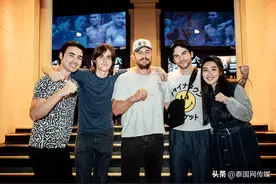 软实力体现！好莱坞演员詹姆斯•弗兰科赴泰国欣赏泰拳图片