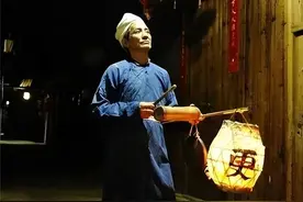 古代为何有打更这一职业？打更人属于啥工作范畴，谁给他们发工资图片