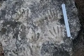 22.6万年前的“手印”，留在青藏高原的石板上，是谁留下的？图片
