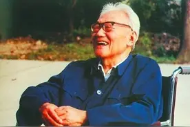 睡前读点啥？看看他们的“枕边书”图片