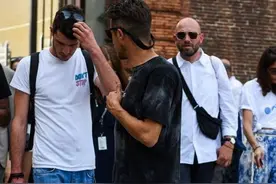 男人上了年纪别乱穿衣，这3种穿搭简单又不花哨，帅气有型还减龄图片