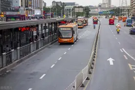 我国最长的公交线路，全程近200公里，单程仅需两个半小时图片