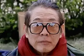 上山修行120天的李连杰，戳穿利智的尴尬处境，成龙的话又应验了图片