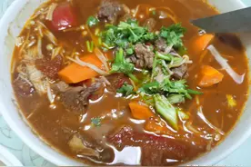 河南大哥请朋友来家里吃饭，饭后却要求AA，朋友：花200元就吃这图片