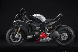 杜卡迪2023款Pnaigale V4S SP2，哑光黑配色，最大228马力图片