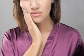 不小心咬了自己一口该不该担心图片
