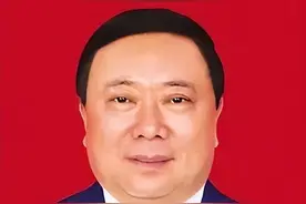 退而不“休”的王福有，取消退休待遇图片