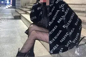 32个名媛拼单丝袜，集体感染脚气这事，撕下“名媛”虚荣的遮羞布图片