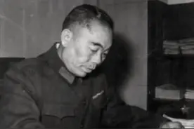 曾泽生起义后才知，最信任的副师长竟偷偷告密，惊出一身冷汗图片