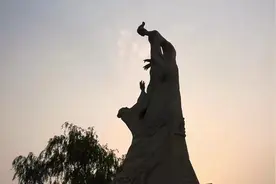 董永和七仙女爱情的见证——老槐树图片