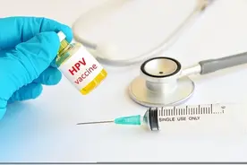 男性HPV阳性感染会有什么症状？使用避孕套就可以安全办事了？图片