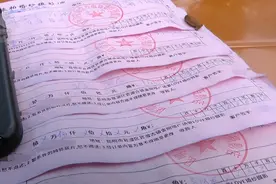 在婚纱摄影店充值4万5之后，她发现自己成了“股东”图片