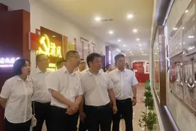 遂宁市国资委党委书记杨雷一行参观射洪市欣诚公司党建文化阵地图片