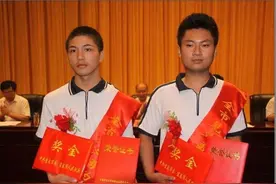 14年，江西两名“夺刀少年”救全车人错过高考，婉拒清华后怎样了图片