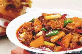 做烧鸡块，别再焯水了，厨师教你2招，鸡肉鲜嫩入味，好吃还营养图片