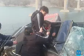 新乡长垣俩00后小伙救出被困司机后，车辆爆炸：“只是做了大家都会做的事”图片