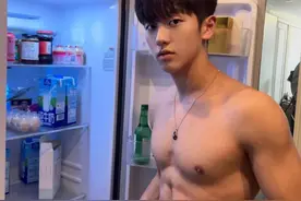 00后都出圈了，这个体育生小哥哥太撩人了图片