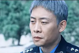 回看：黑白两道的白月光（安欣）为什么一夜之间一头黑发成白丝？图片