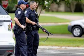 离谱，美国调查部门揭露得州枪击案细节：警方全副武装“等钥匙”图片