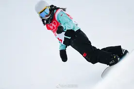 四朵金花出战单板滑雪！刘佳宇第二轮稳了后吐舌搞怪图片