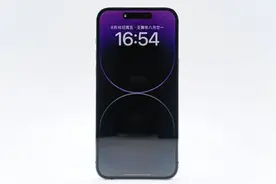 搭配原装充电器+MagSafe无线充电，最大杯 iPhone 14是否比十三香呢图片