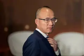 从3.8万元起家，到成为上海首富：浙江穷小子打下8000亿帝国图片
