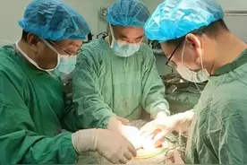 山东省第一康复医院成功救治全球罕见病“蓝色橡皮大疱痣综合征”图片