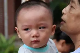 奶奶和姥姥，到底谁跟孩子最亲？科学的排序，值得父母老人们深思图片