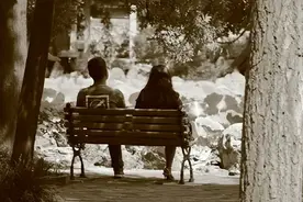 结婚纪念日当天，丈夫抱着妻子跳下16楼：生前的朋友圈，令人唏嘘图片