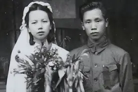 小妾分得30万遗产，转头全部交给原配儿子：我才17岁，要去读书了图片