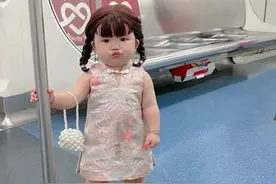 这个网红小宝宝太可爱了圈粉几十万，网友说又骗我生女儿啦？图片