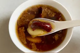 “入夏姜枣茶”，生姜和红枣是绝配，每天喝1碗，应季而食要懂得图片