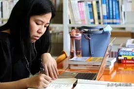 武汉商贸职业学院：会计专业高职生辞去名企工作 放弃30万年薪返校考研图片