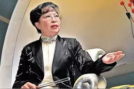 香港首位申请破产的人，女儿变身成儿子，奇女子狄娜的传奇人生路图片