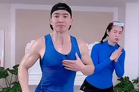 三次直播被封，把老婆练得五官扭曲，刘畊宏这个健身教练有毒吧图片
