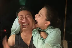 何超莲凌晨晒照为窦骁庆生，搂住男友“啃”，窦骁留言甜蜜抱怨图片