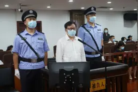 12根大理石柱耗资1200万，县委书记为何热衷“面子工程”？专家：政绩观扭曲，想用闪亮政绩捞个人政治资本图片