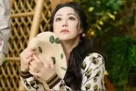 看了章小蕙的穿搭，我悟了：衬衫、半身裙、连衣裙，选花得才高级图片