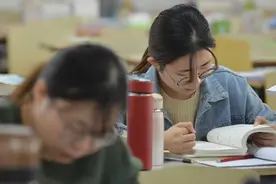 大学里其实也有“潜规则”，辅导员不会明说，但自己不能当傻白甜图片