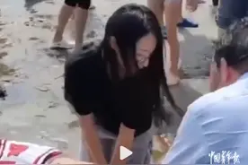 【你跪地救人的样子真美！#休假护士救回无呼吸心跳溺水男孩#】图片