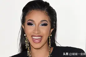 美国女星Cardi B惹争议！演唱会上不穿内裤，与歌迷互动秀卫生棉条图片