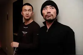 旭日阳刚的“狼狈”：当时代抛弃他们时，连一声招呼都不打图片