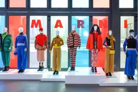 发售就秒空的优衣库×marni秋冬系列来了！高饱和撞色系必冲图片