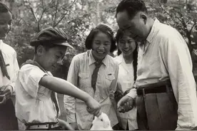 54年，毛主席会见贺敏学，闲聊中毛主席提出：叫子珍再婚成个家吧图片
