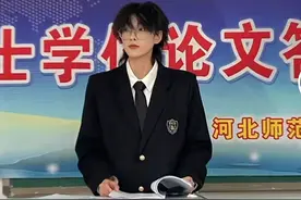 高校体育老师火了，课堂座无虚席，颜值高却让人“难辨性别”图片