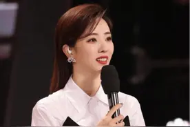 36岁李思思晒素颜，送娃上下学清闲不上班，瘦出新高度不像怀三胎图片