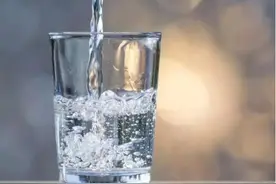 千滚水、隔夜水致癌？专家揭开真相，真正不能喝的其实是这种水！图片