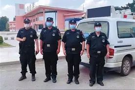 “踩着我，往上上！”图片